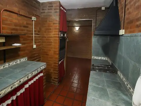 Casa 5 ambientes con 2 baños