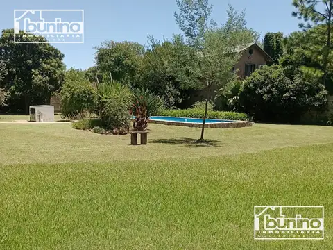 Casa en alquiler temporario en Funes - 3 habitaciones con piscina