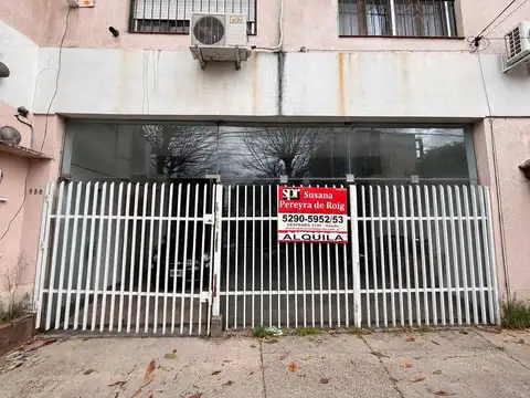 Galpón en alquiler a metros de Av. Gaona – 374 m²