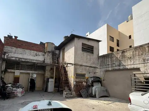 Galpón en alquiler a metros de Av. Gaona – 374 m²