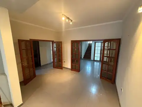 Casa 6 ambientes con 3 baños