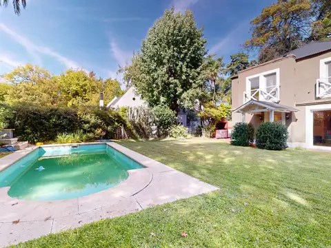 Casa en Venta con 2 cocheras