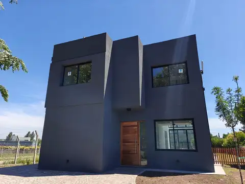 Casa 5 ambientes con 3 baños