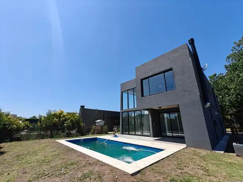 Casa en Venta en Pilar del Este - San Ramon, USD 235.000