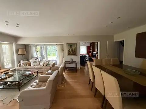 Casa 5 ambientes con 3 baños