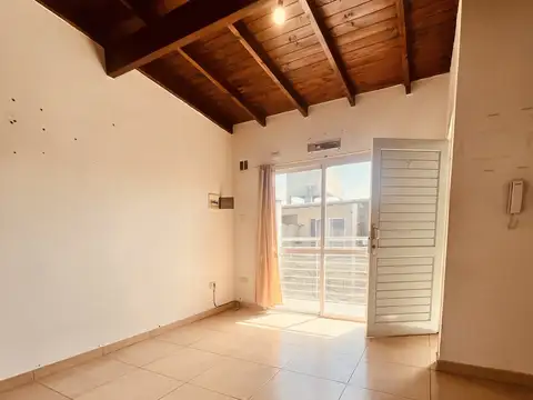 Departamento en Alquiler en Remedios de Escalada, $ 450.000