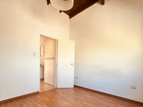 Departamento de 2 Ambientes - 2 Piso por escalera.