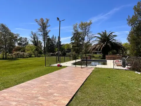 Casa en Venta con 2 cocheras