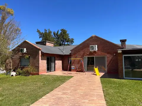 Casa 4 ambientes con 4 baños