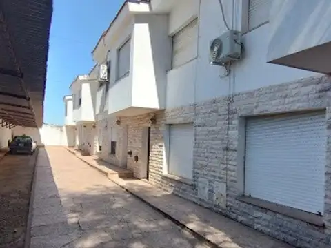 Casa en Alquiler en Alto Alberdi, $ 800.000