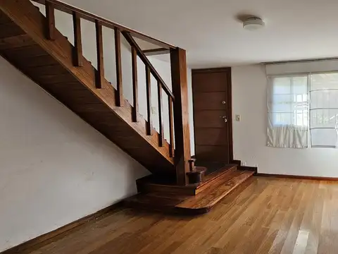 Depto Tipo Casa en Alquiler con 1 cocheras