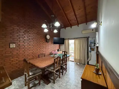 Casa de 3 amb. en esquina con local a la venta - Cañuelas