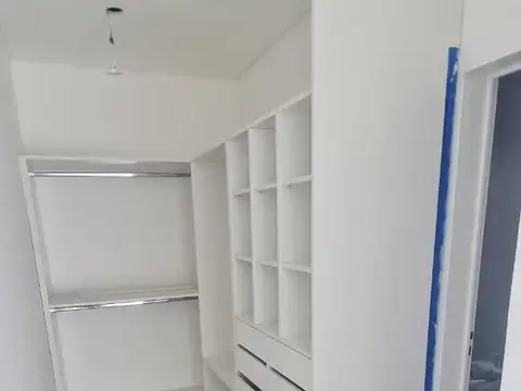 Casa en Alquiler con 3 cocheras