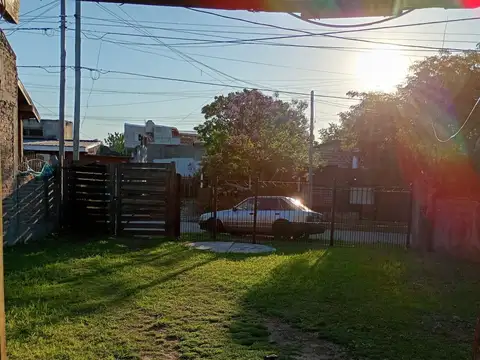 Oportunidad  Lote con mejoras sobre asfalto