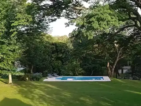 Casa 9 ambientes con 3 baños