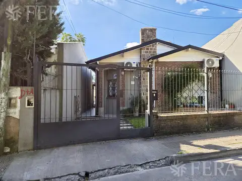 Venta de Casa 4 ambientes con Jardín en Bernal