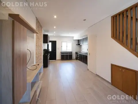 Casa en Alquiler con 1 cochera