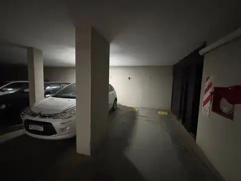 SE VENDE COCHERA CENTRICA - UNIDAD 1