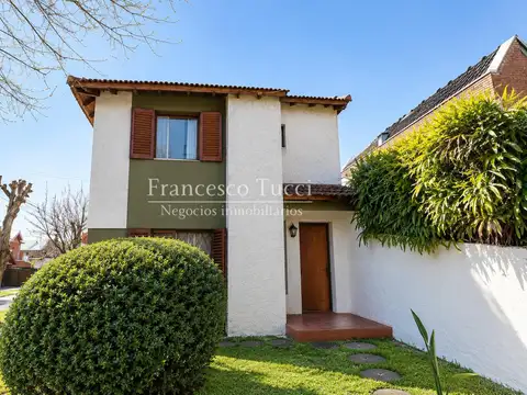 Casa en venta 4 ambientes en Haedo chico