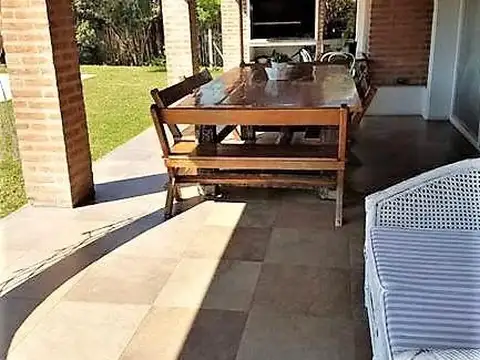 Casa en Alquiler en Villanueva, USD 2.200