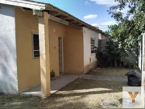 Casa en venta - 2 Dormitorios 1 Baño 2 Cocheras - 302Mts2 - Tapalqué