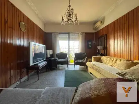 Casa en venta - 3 Dormitorios 2 Baños 2 Cocheras - La Plata