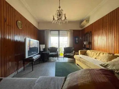 Casa en venta - 3 Dormitorios 2 Baños 2 Cocheras - La Plata