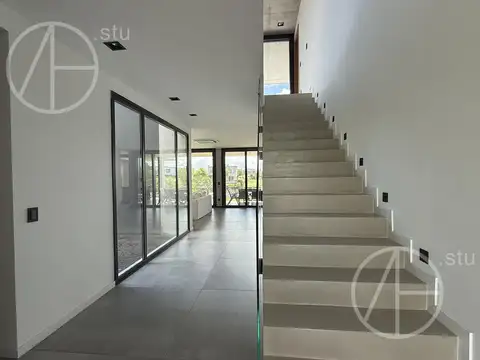 Casa en Alquiler de 4 dormitorios