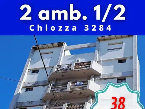 Departamento 2 ambientes, semipiso, a la calle, balcon