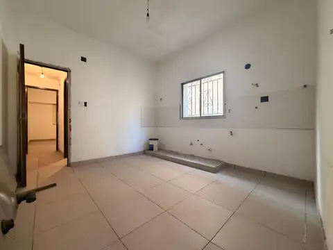Casa en Alquiler con 5 cocheras