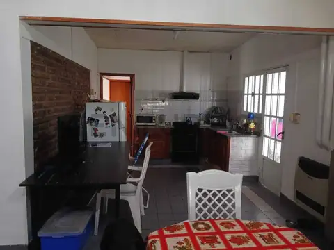 Casa 5 ambientes con 2 baños