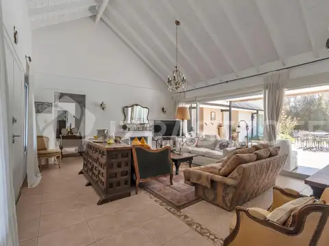 Barrio Los Laureles , Calle Santa Rosa, Garín, Escobar  al 1700