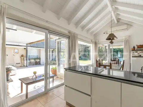 Casa en Los Laureles en una sola planta