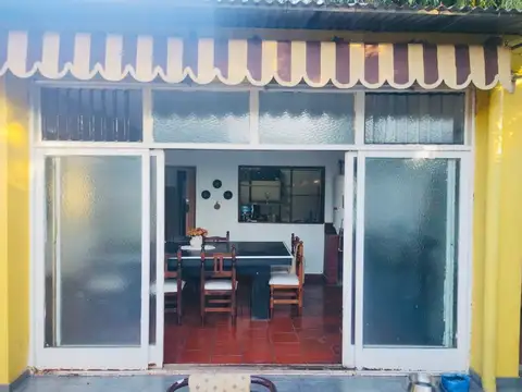 VENTA O PERMUTA CASA 4 AMBIENTES MORON
