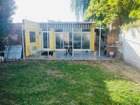VENTA O PERMUTA CASA 4 AMBIENTES MORON