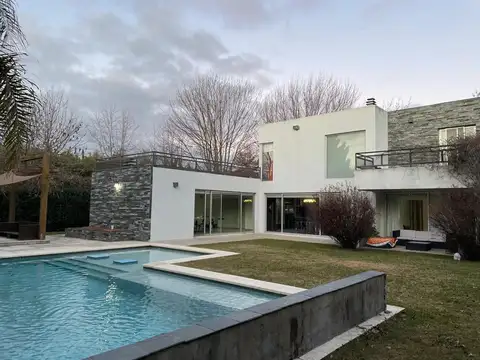 Casa Barrio cerrado Santa Ana con pileta apto crédito MORENO