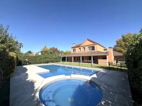 Casa en Venta, 4 Dormitorios, en  La Lomada de Pilar