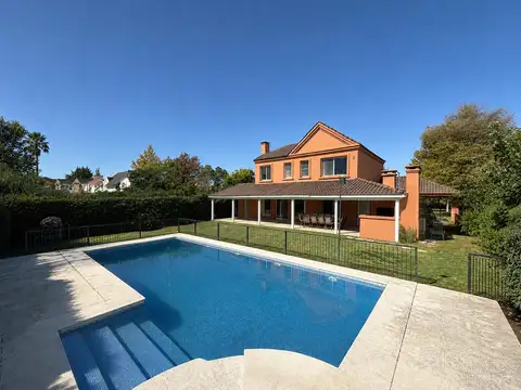 Casa en Venta, 4 Dormitorios, en  La Lomada de Pilar