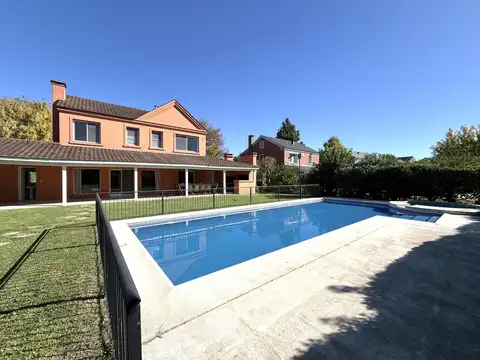 Casa en Venta, 4 Dormitorios, en  La Lomada de Pilar