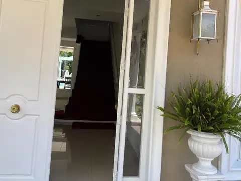 Casa en Venta con 5 cocheras