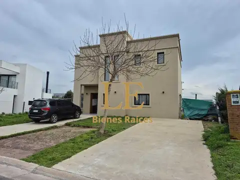 Casa en Venta en Haras Santa María, USD 370.000