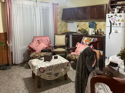 Casa 10 ambientes con 1 baño