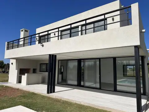 Casa en Venta con 2 cocheras