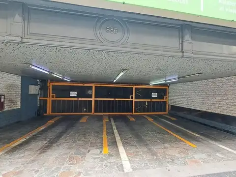 VENTA COCHERA RETIRO SEGURIDAD 24HS VALET PARKING