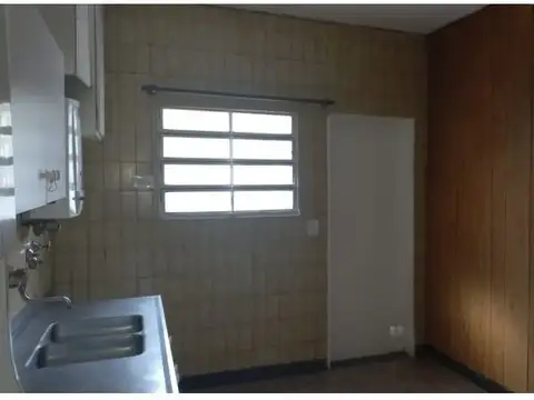 Casa 10 ambientes con 1 baño