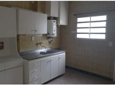 Casa en Alquiler con 1 cochera