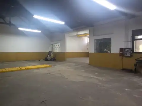 Bloque: Galpon + 3 deptos, a 20 mts de Panamericana-Escobar