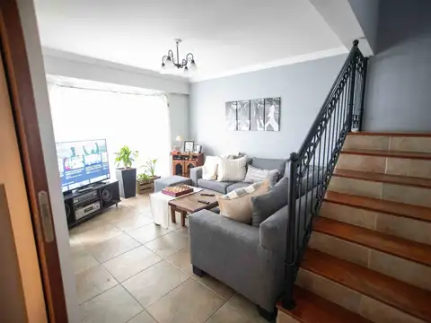 Casa 5 ambientes con 2 baños