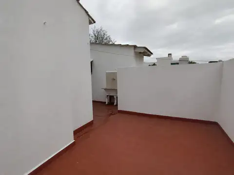 Depto Tipo Casa 2 ambientes con 1 baño