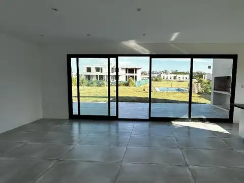 Alquiler anual (o vta)  casa luminosa y Moderna en Medal Pilar - a estrenar